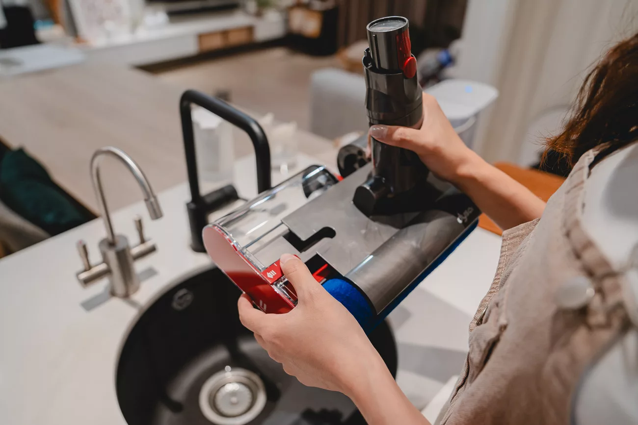 【開箱】Dyson Digital Slim Submarine™ 輕量乾濕全能洗地吸塵器|30秒快速清潔,輕量乾濕兩用省時又省力 14 Dyson Digital Slim Submarine 05188 jpg