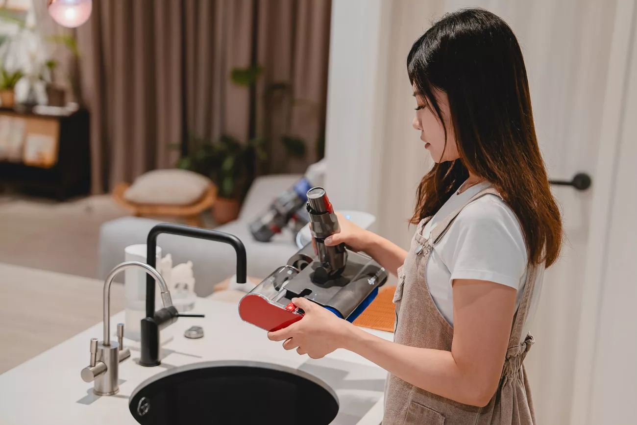 【開箱】Dyson Digital Slim Submarine™ 輕量乾濕全能洗地吸塵器|30秒快速清潔,輕量乾濕兩用省時又省力 12 Dyson Digital Slim Submarine 05189 jpg