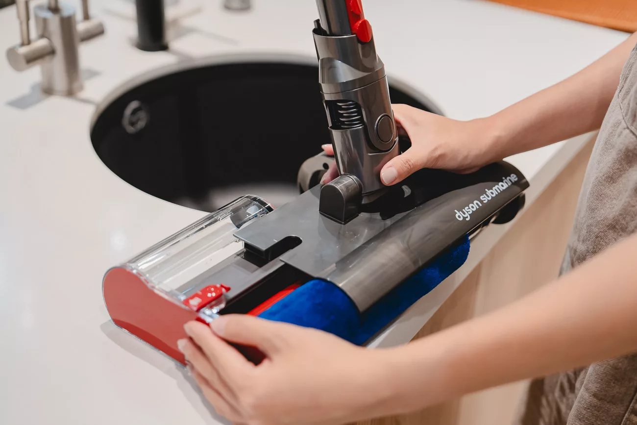 【開箱】Dyson Digital Slim Submarine™ 輕量乾濕全能洗地吸塵器|30秒快速清潔,輕量乾濕兩用省時又省力 18 Dyson Digital Slim Submarine 05198 jpg
