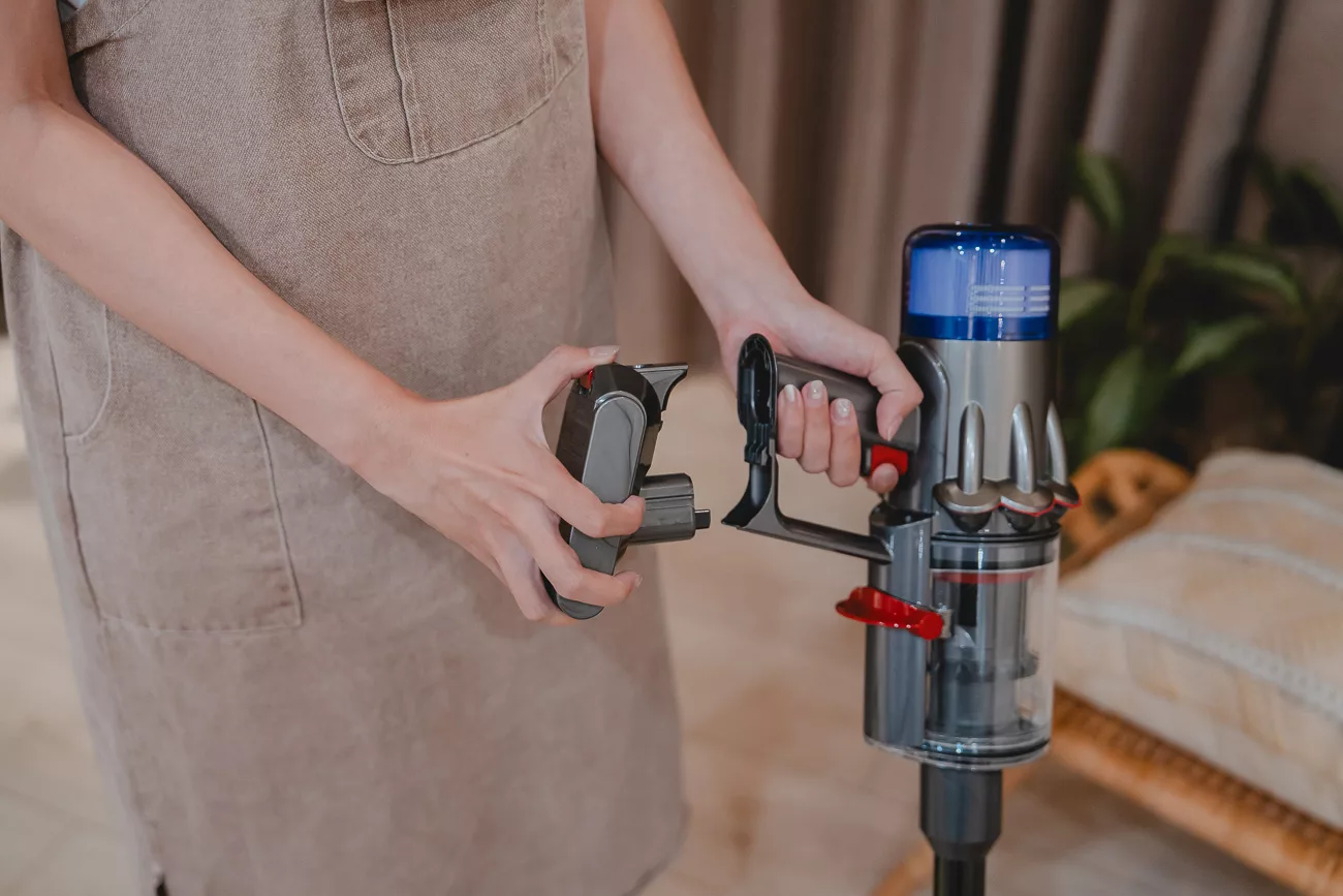 【開箱】Dyson Digital Slim Submarine™ 輕量乾濕全能洗地吸塵器|30秒快速清潔,輕量乾濕兩用省時又省力 9 Dyson Digital Slim Submarine 05310 jpg