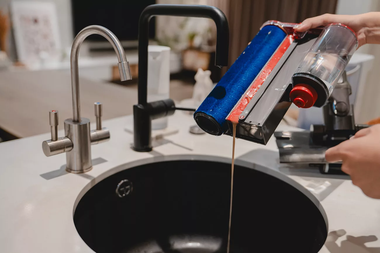 【開箱】Dyson Digital Slim Submarine™ 輕量乾濕全能洗地吸塵器|30秒快速清潔,輕量乾濕兩用省時又省力 24 Dyson Digital Slim Submarine 05369 jpg